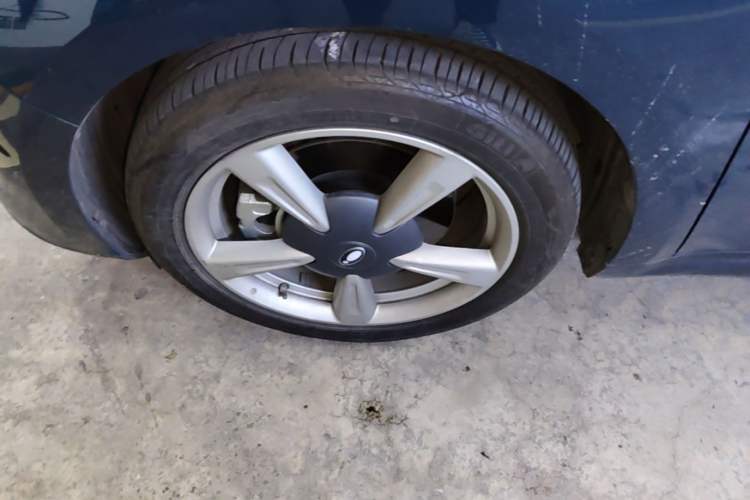 Used ORA Good Cat 2023 401 km Standard Range Premium Version Lithium Iron Phosphate Left Front Wheel Hub