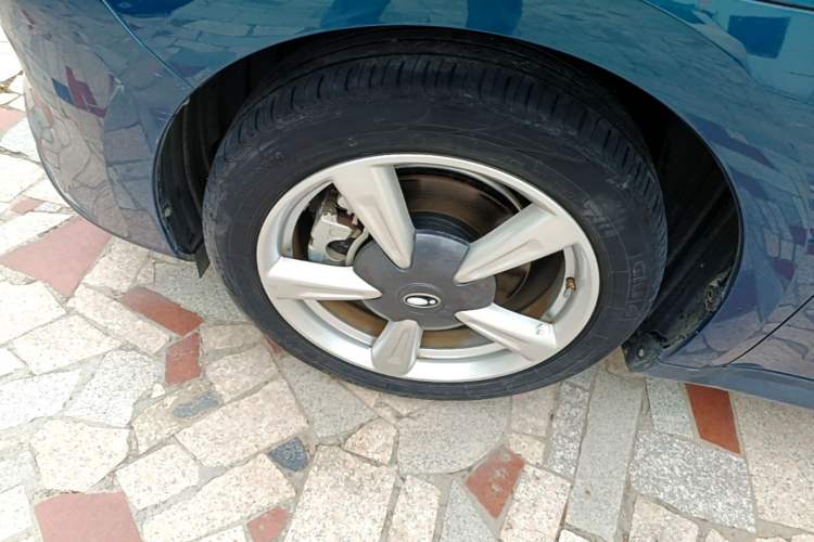 Used ORA Good Cat 2023 401 km Standard Range Luxury Version Lithium Iron Phosphate Left Front Wheel Hub
