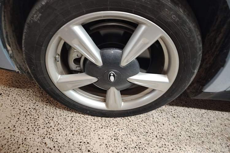 Used ORA Good Cat 2023 401 km Standard Range Premium Trim Ternary Lithium Left Front Wheel Hub