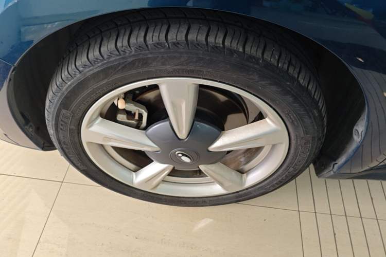 Used ORA Good Cat 2023 401 km Standard Range Comfort Version Lithium Iron Phosphate Left Front Wheel Hub