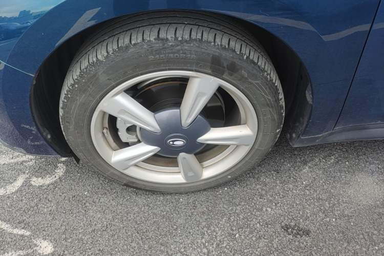 Used ORA Good Cat 2023 401 km Standard Range Luxury Version Lithium Iron Phosphate Left Front Wheel Hub