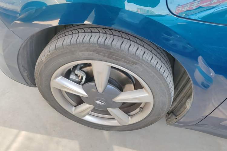 Used ORA Good Cat 2023 401 km Standard Range Luxury Version Lithium Iron Phosphate Left Front Wheel Hub