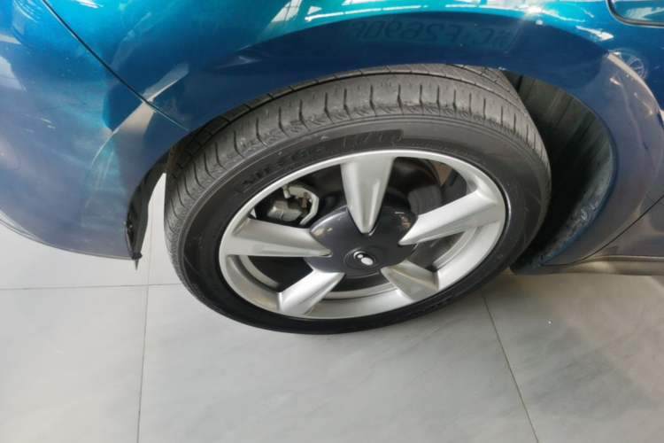 Used ORA Good Cat 2023 401 km Standard Range Luxury Version Lithium Iron Phosphate Left Front Wheel Hub