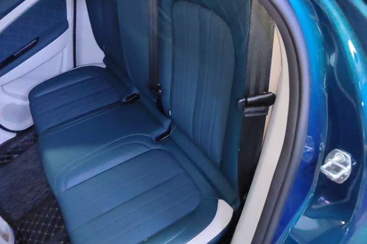 Used ORA Good Cat 2023 401 km Standard Range Premium Version Lithium Iron Phosphate Left Rear Seat