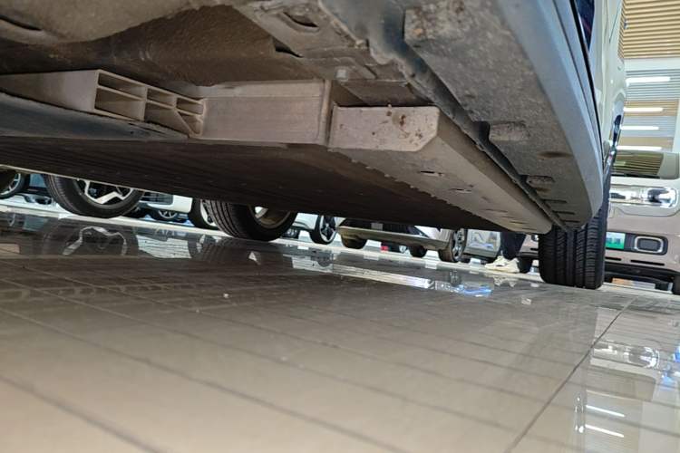 Used ORA Good Cat 2023 401 km Standard Range Comfort Version Lithium Iron Phosphate Left Side Sill