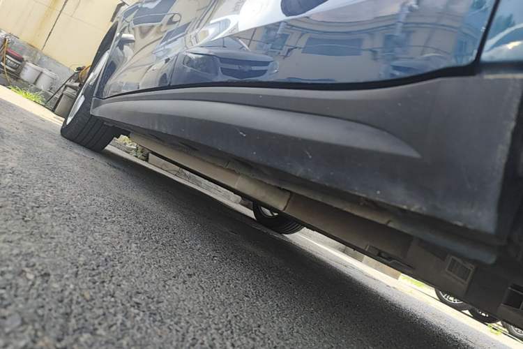 Used ORA Good Cat 2023 401 km Standard Range Premium Version Lithium Iron Phosphate Left Side Sill