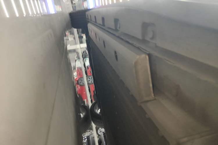 Used ORA Good Cat 2023 401 km Standard Range Comfort Version Lithium Iron Phosphate Left Side Sill