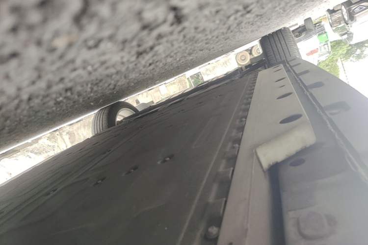 Used ORA Good Cat 2023 401 km Standard Range Luxury Version Lithium Iron Phosphate Left Side Sill