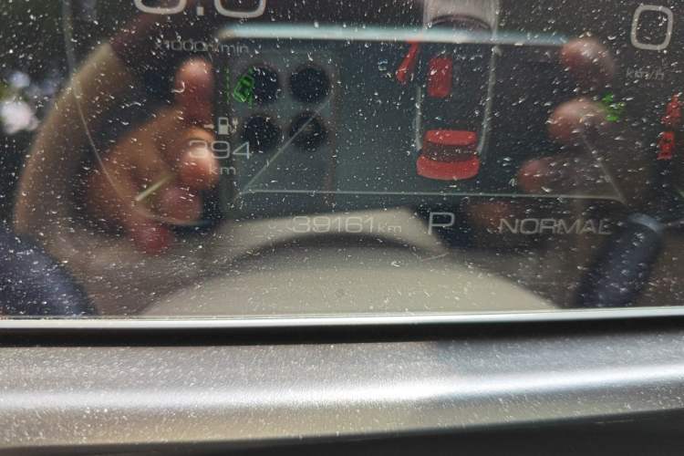 Used ORA Good Cat 2023 401 km Standard Range Prestige Version Lithium Iron Phosphate Odometer Close Up
