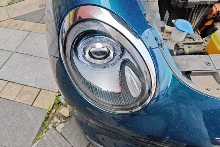 Used ORA Good Cat 2023 401 km Standard Range Prestige Version Lithium Iron Phosphate Right Front Headlight