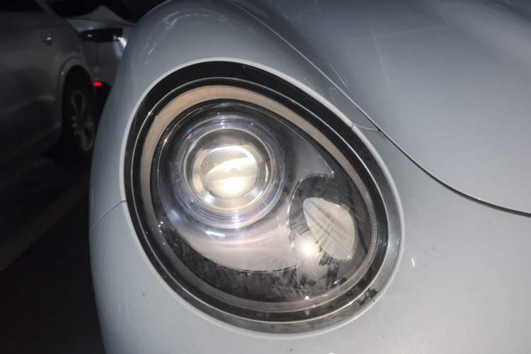 Used ORA Good Cat 2023 401 km Standard Range Luxury Version Lithium Iron Phosphate Right Front Headlight