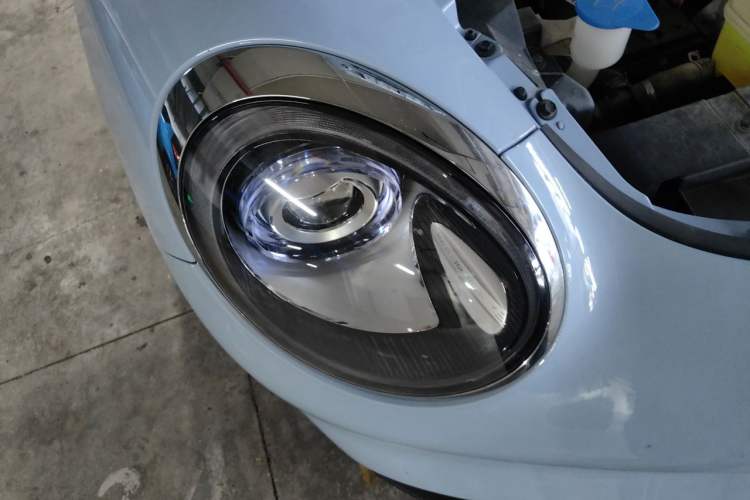 Used ORA Good Cat 2023 401 km Standard Range Luxury Version Lithium Iron Phosphate Right Front Headlight