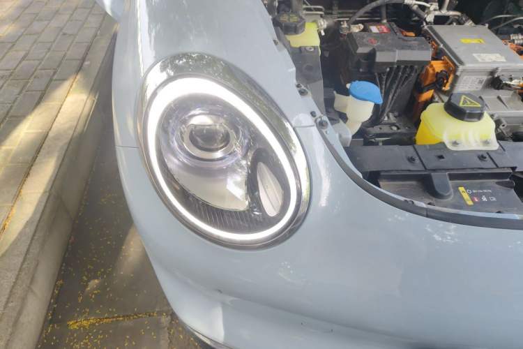 Used ORA Good Cat 2023 501 km Long-Range Premium Version Ternary Lithium Right Front Headlight