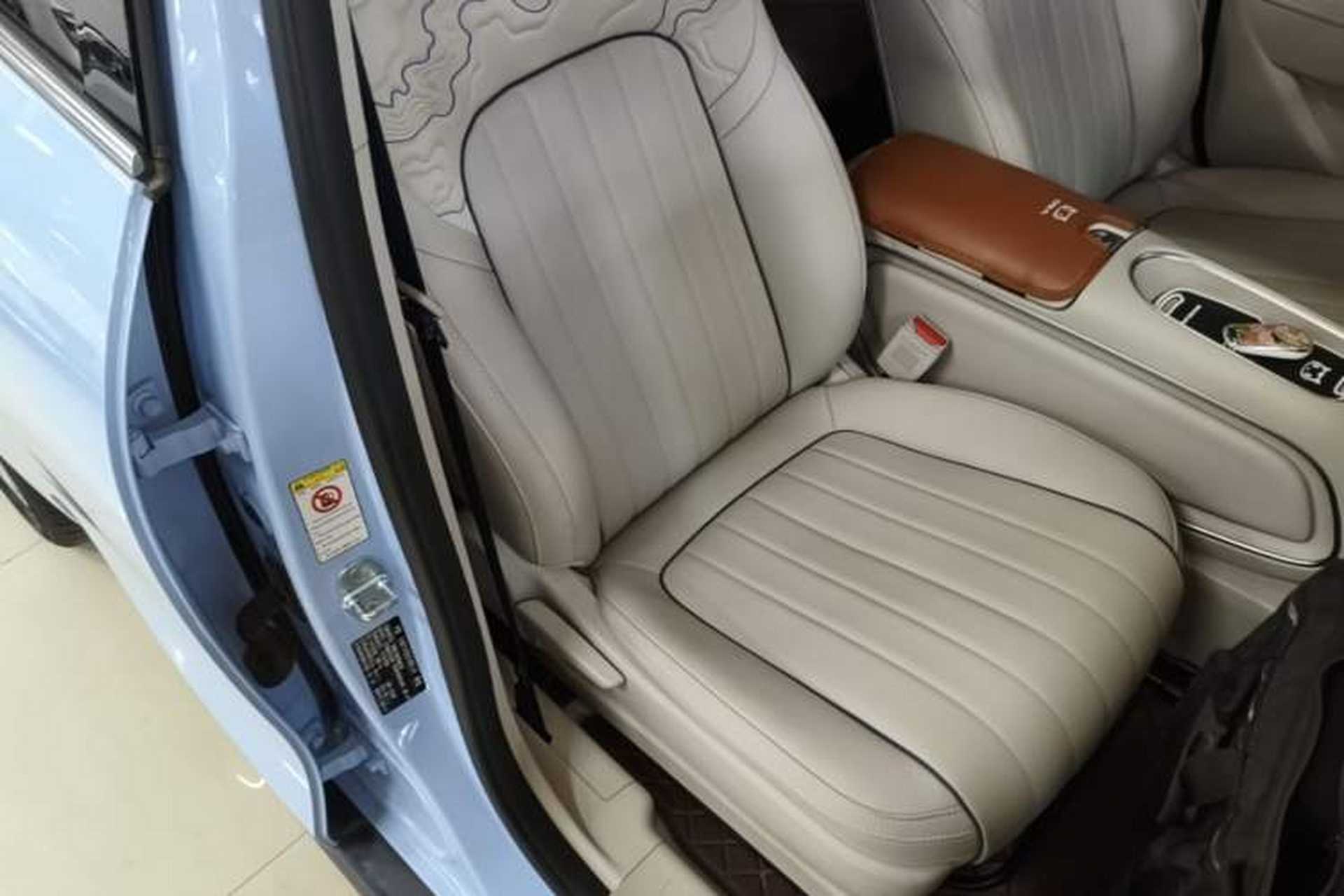 Used ORA Good Cat 2023 401 km Standard Range Luxury Version Lithium Iron Phosphate Right Front Seat