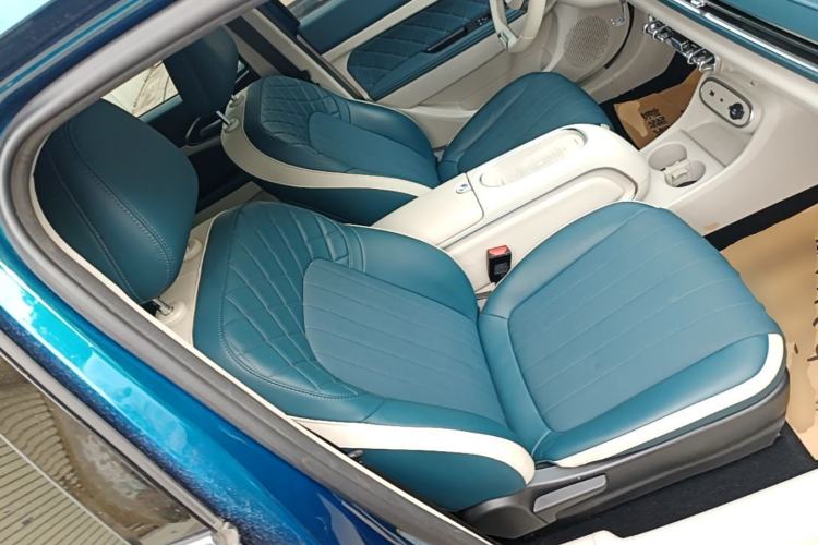 Used ORA Good Cat 2023 401 km Standard Range Luxury Version Lithium Iron Phosphate Right Front Seat