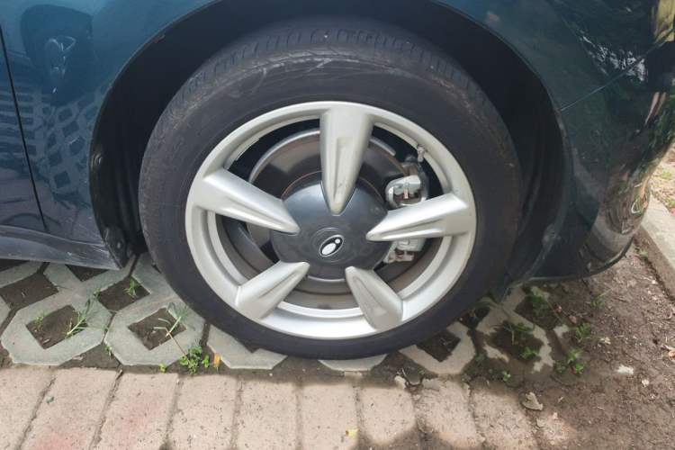 Used ORA Good Cat 2023 401 km Standard Range Luxury Version Lithium Iron Phosphate Right Front Wheel Hub