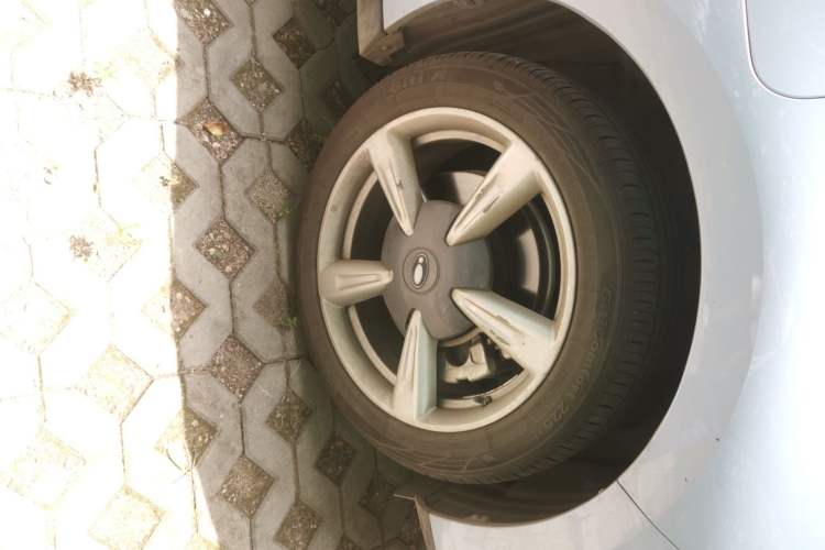 Used ORA Good Cat 2023 401 km Standard Range Luxury Version Lithium Iron Phosphate Right Front Wheel Hub