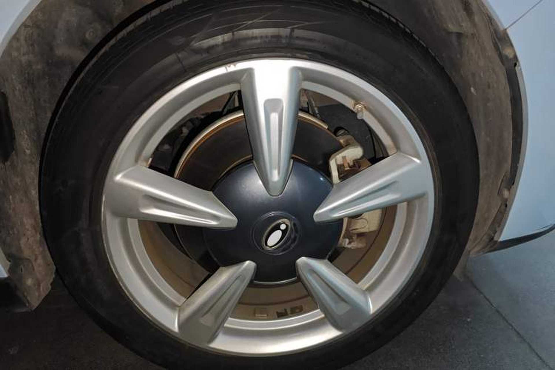 Used ORA Good Cat 2023 401 km Standard Range Luxury Version Lithium Iron Phosphate Right Front Wheel Hub