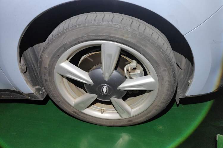 Used ORA Good Cat 2023 401 km Standard Range Premium Version Lithium Iron Phosphate Right Front Wheel Hub