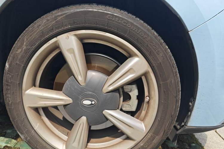 Used ORA Good Cat 2023 401 km Standard Range Prestige Version Lithium Iron Phosphate Right Front Wheel Hub