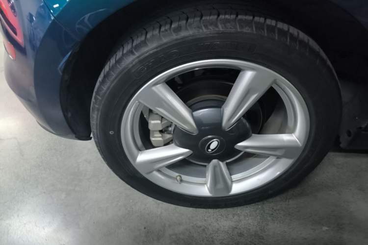 Used ORA Good Cat 2023 401 km Standard Range Luxury Version Lithium Iron Phosphate Right Rear Wheel Hub
