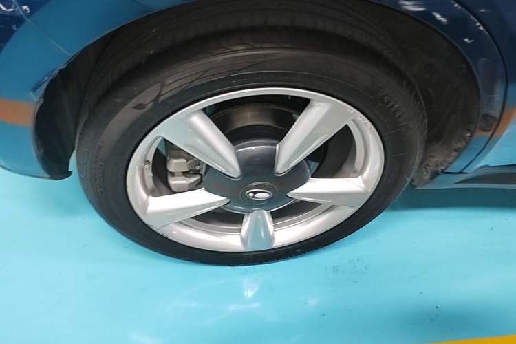 Used ORA Good Cat 2023 401 km Standard Range Luxury Version Lithium Iron Phosphate Right Rear Wheel Hub
