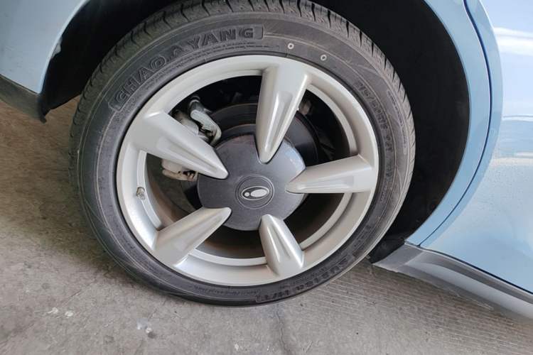 Used ORA Good Cat 2023 401 km Standard Range Luxury Version Lithium Iron Phosphate Right Rear Wheel Hub