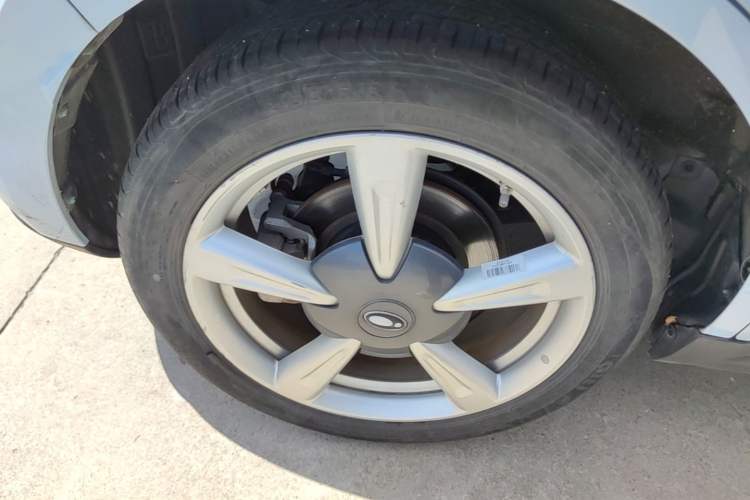 Used ORA Good Cat 2023 401 km Standard Range Premium Trim Ternary Lithium Right Rear Wheel Hub