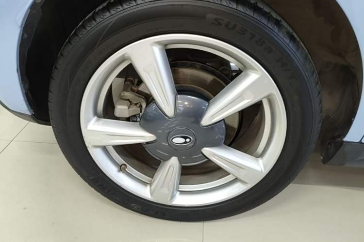 Used ORA Good Cat 2023 401 km Standard Range Luxury Version Lithium Iron Phosphate Right Rear Wheel Hub
