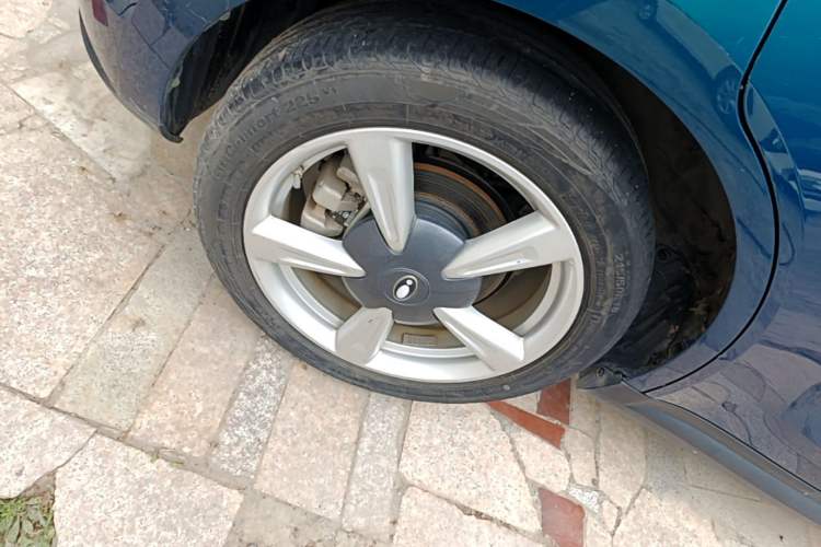 Used ORA Good Cat 2023 401 km Standard Range Luxury Version Lithium Iron Phosphate Right Rear Wheel Hub