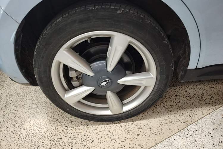 Used ORA Good Cat 2023 401 km Standard Range Premium Trim Ternary Lithium Right Rear Wheel Hub