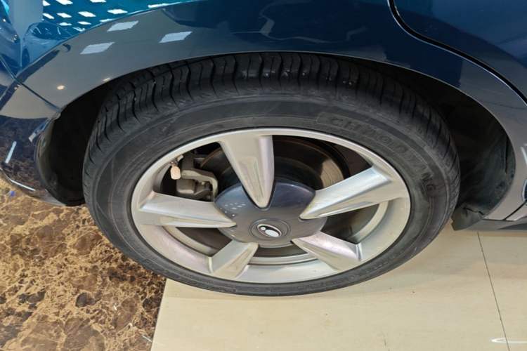 Used ORA Good Cat 2023 401 km Standard Range Comfort Version Lithium Iron Phosphate Right Rear Wheel Hub