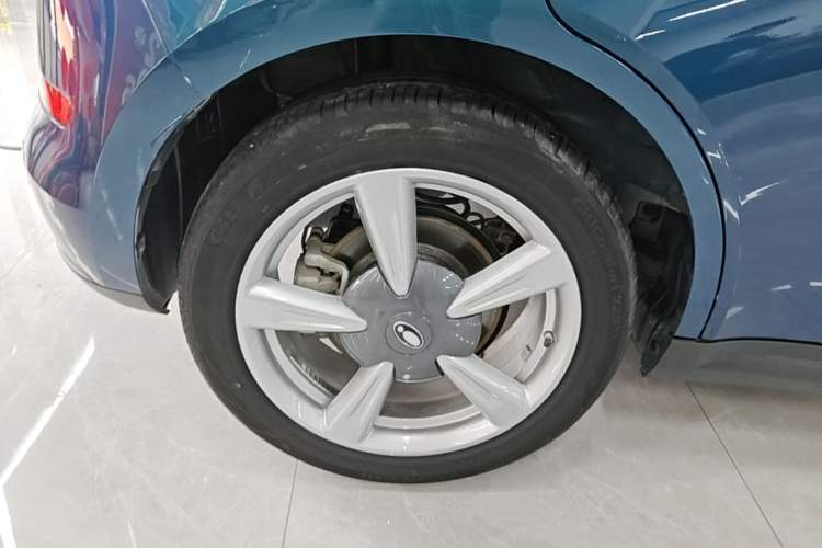 Used ORA Good Cat 2023 401 km Standard Range Luxury Version Lithium Iron Phosphate Right Rear Wheel Hub