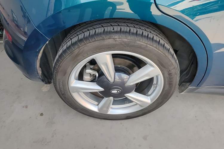 Used ORA Good Cat 2023 401 km Standard Range Luxury Version Lithium Iron Phosphate Right Rear Wheel Hub