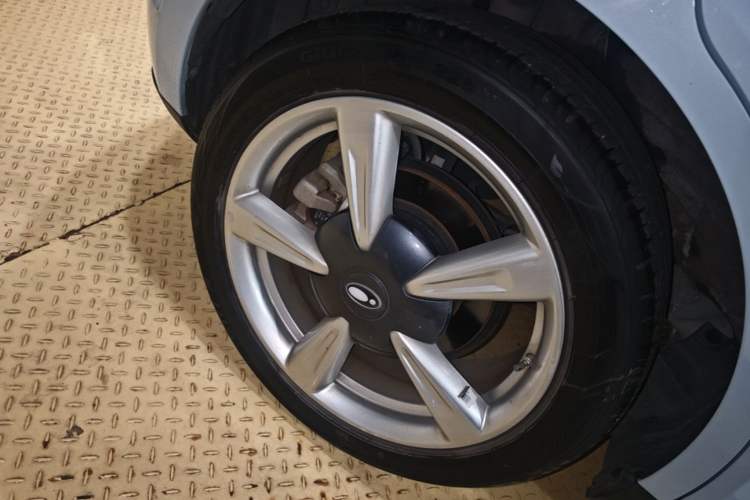 Used ORA Good Cat 2023 401 km Standard Range Luxury Version Lithium Iron Phosphate Right Rear Wheel Hub
