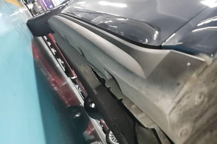 Used ORA Good Cat 2023 401 km Standard Range Luxury Version Lithium Iron Phosphate Right Side Sill