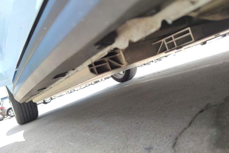 Used ORA Good Cat 2023 401 km Standard Range Premium Trim Ternary Lithium Right Side Sill
