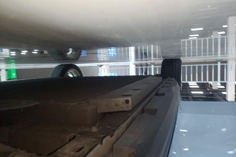 Used ORA Good Cat 2023 401 km Standard Range Premium Version Lithium Iron Phosphate Right Side Sill