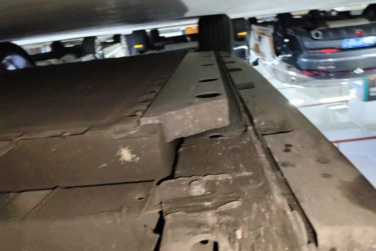 Used ORA Good Cat 2023 401 km Standard Range Premium Version Lithium Iron Phosphate Right Side Sill
