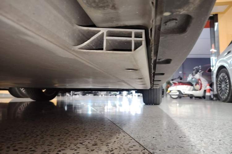 Used ORA Good Cat 2023 401 km Standard Range Premium Trim Ternary Lithium Right Side Sill