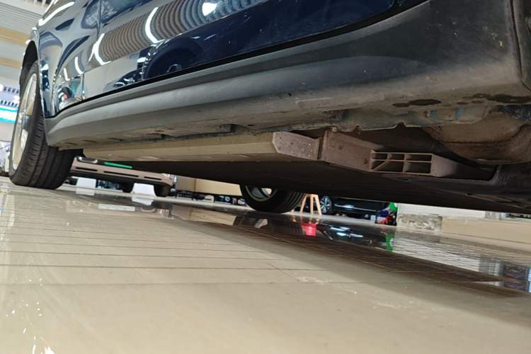 Used ORA Good Cat 2023 401 km Standard Range Comfort Version Lithium Iron Phosphate Right Side Sill