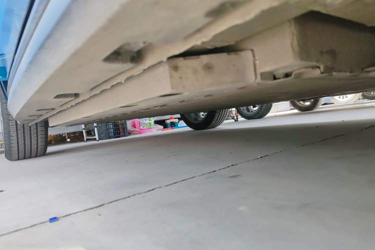 Used ORA Good Cat 2023 401 km Standard Range Luxury Version Lithium Iron Phosphate Right Side Sill