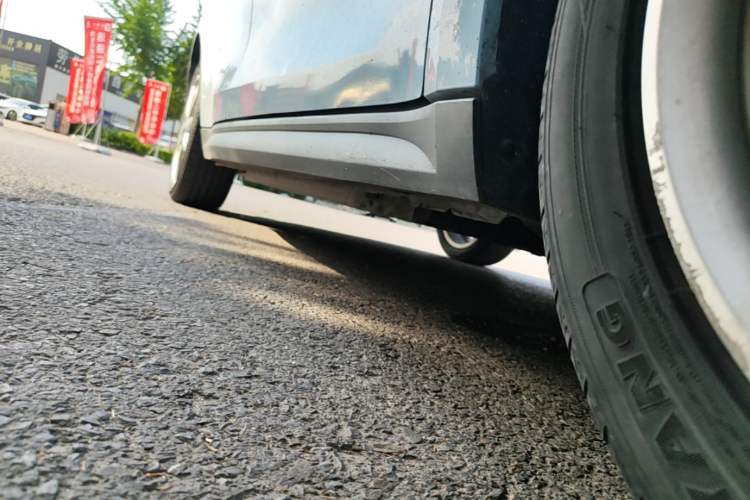 Used ORA Good Cat 2023 401 km Standard Range Luxury Version Lithium Iron Phosphate Right Side Sill