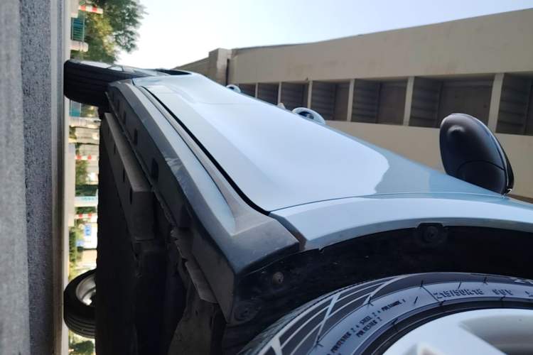 Used ORA Good Cat 2023 401 km Standard Range Luxury Version Lithium Iron Phosphate Right Side Sill