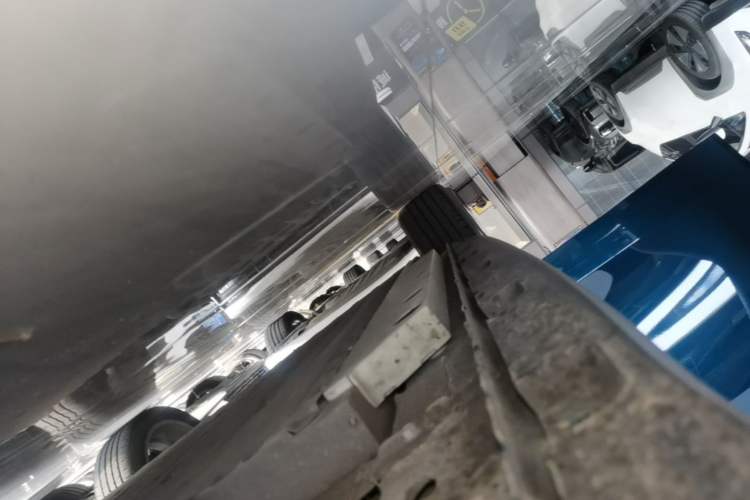 Used ORA Good Cat 2023 401 km Standard Range Luxury Version Lithium Iron Phosphate Right Side Sill