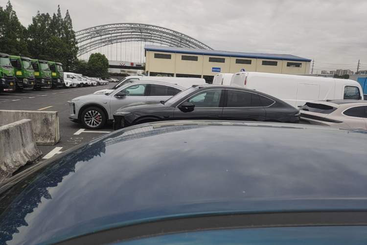Used ORA Good Cat 2023 401 km Standard Range Luxury Version Lithium Iron Phosphate Roof