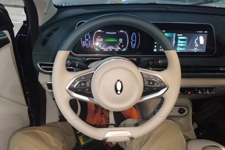 Used ORA Good Cat 2023 401 km Standard Range Luxury Version Lithium Iron Phosphate Steering Wheel
