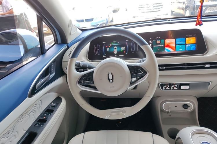 Used ORA Good Cat 2023 401 km Standard Range Luxury Version Lithium Iron Phosphate Steering Wheel
