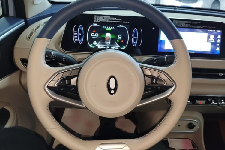Used ORA Good Cat 2023 401 km Standard Range Luxury Version Lithium Iron Phosphate Steering Wheel
