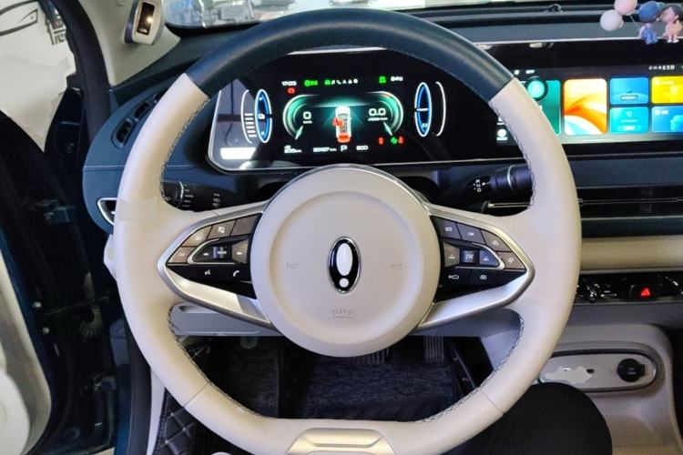 Used ORA Good Cat 2023 401 km Standard Range Premium Version Lithium Iron Phosphate Steering Wheel